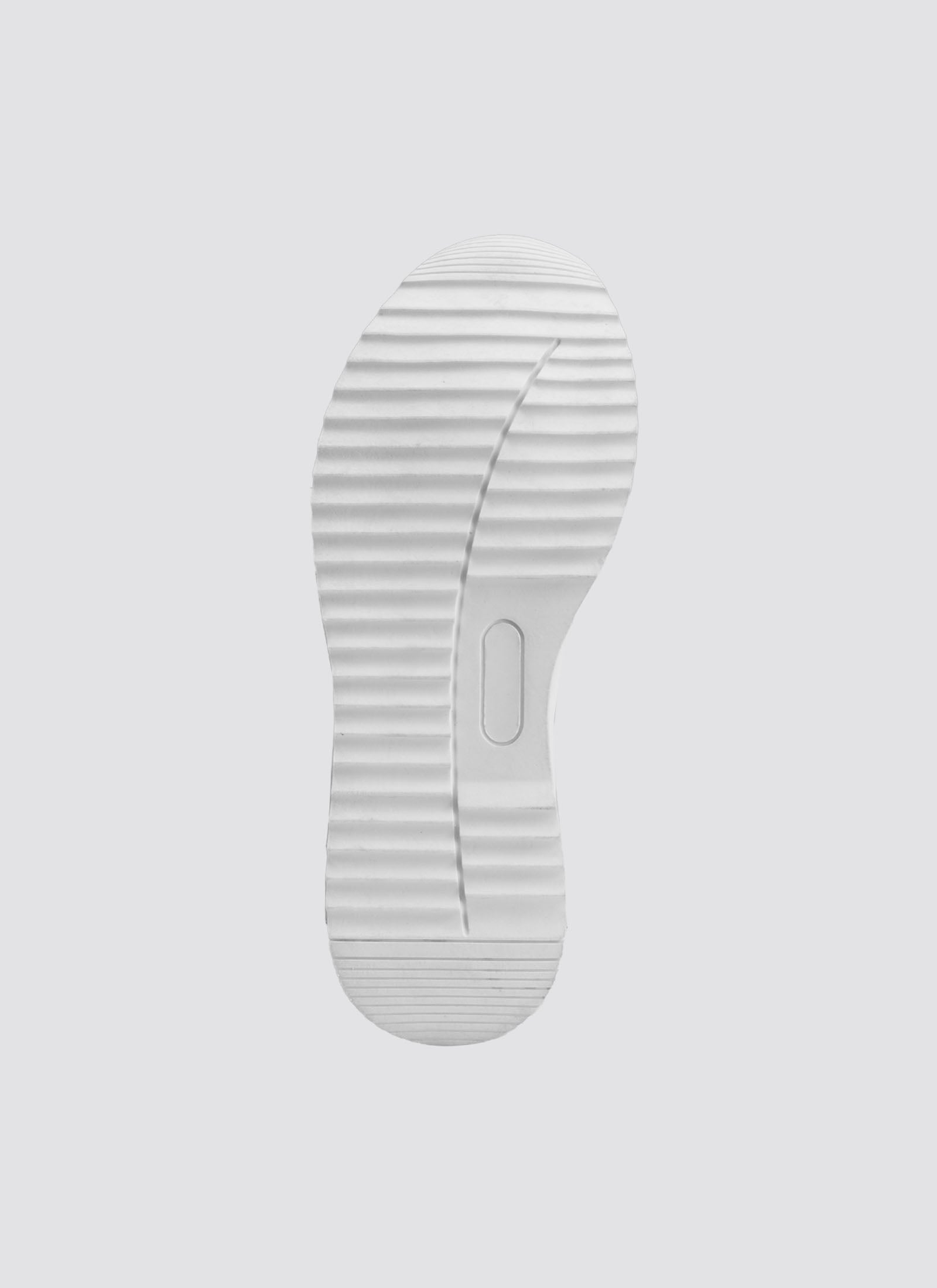 Stride Sneaker