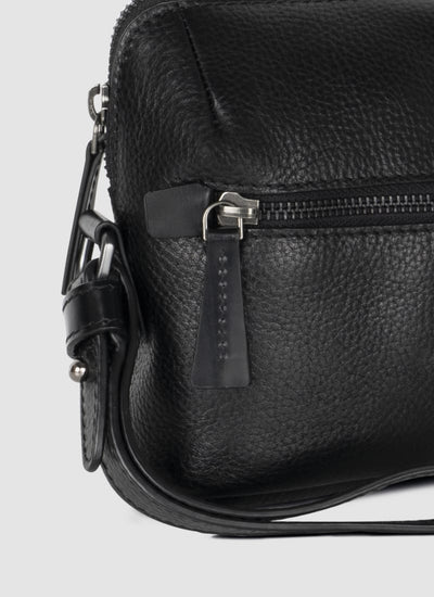 Language Shoes-Men-Venn Wash Bag-Premium Leather-Black Colour-Leather Accessories